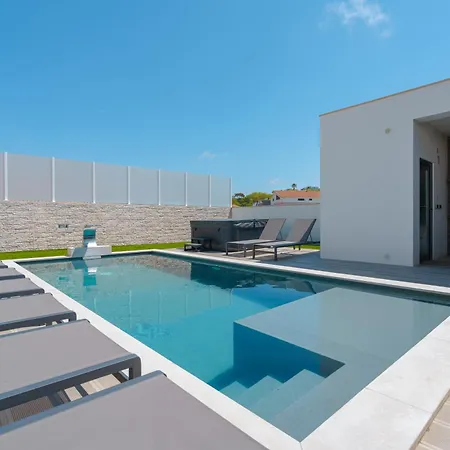 Paradise Villa, Luxury Near The Villa *